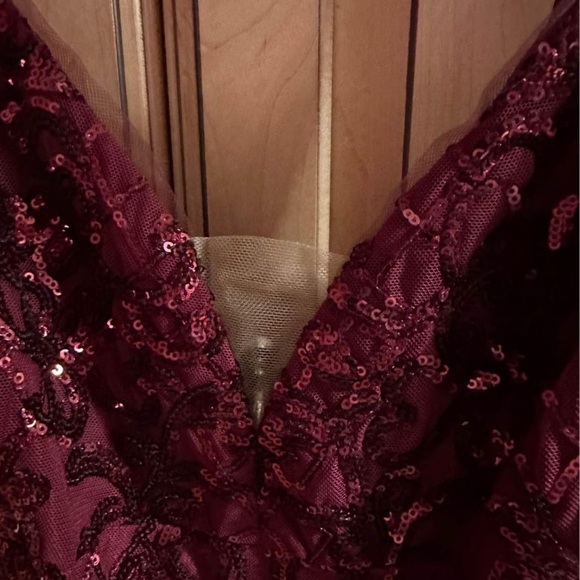 Reduced!  David’s Bridal Size 6 Jules & Cleo Maroon / Red Semi Dress worn once. - Picture 4 of 5